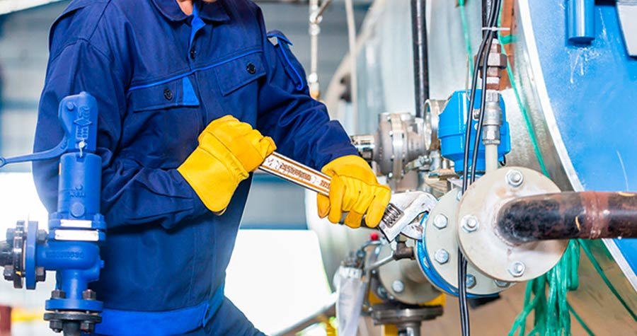 Técnico em intervenção industrial com segurança